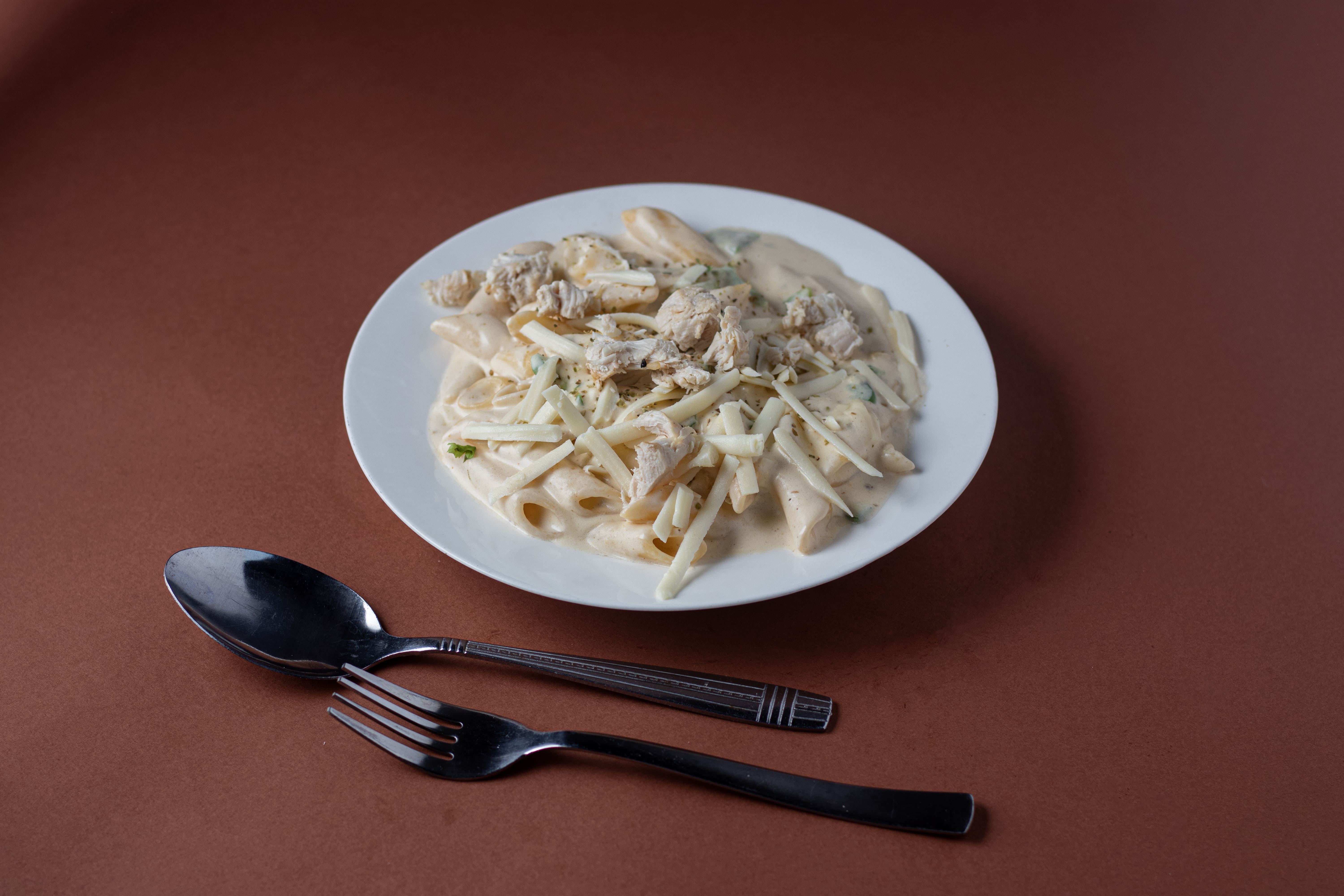 باستا بيضاء دجاج وجمبري | Pasta Chicken (white)